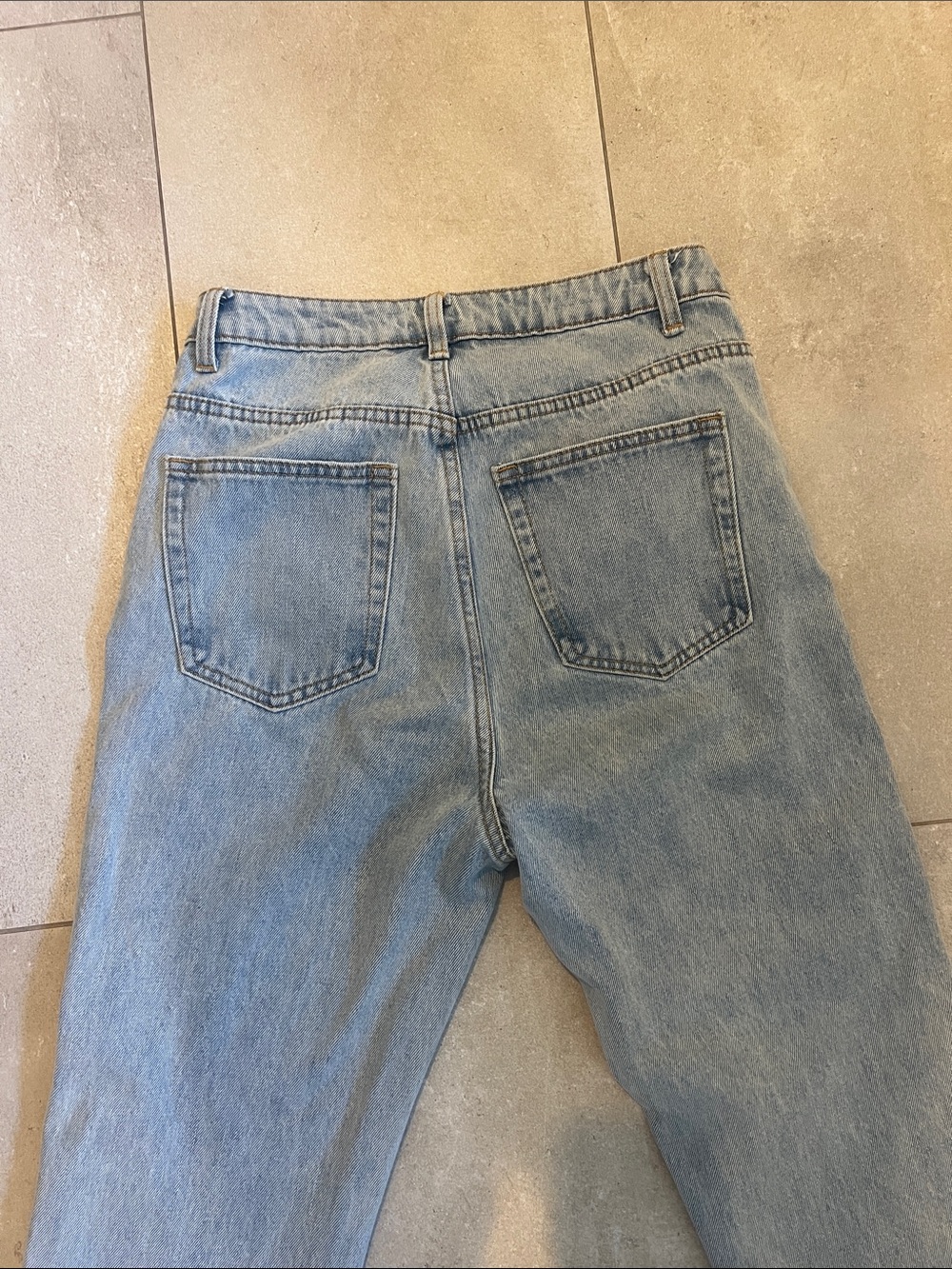 Superdown Light Wash High-Rise Women’s Jeans with Frayed Hem size 28 - Picture 4 of 5